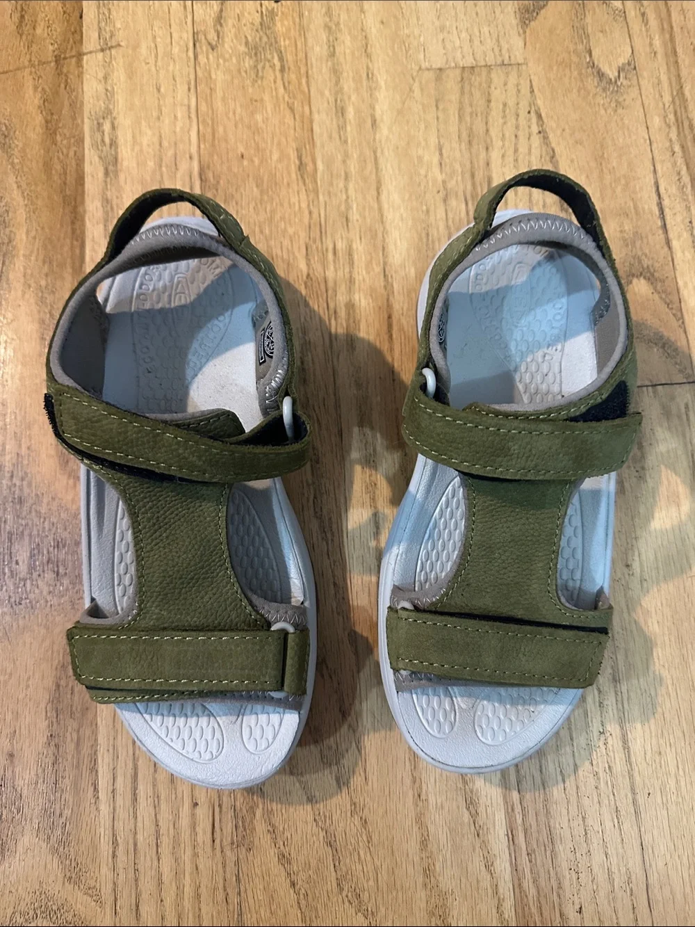 Keen Kids Olive Green Hook-and-Loop Sandals with White Sole